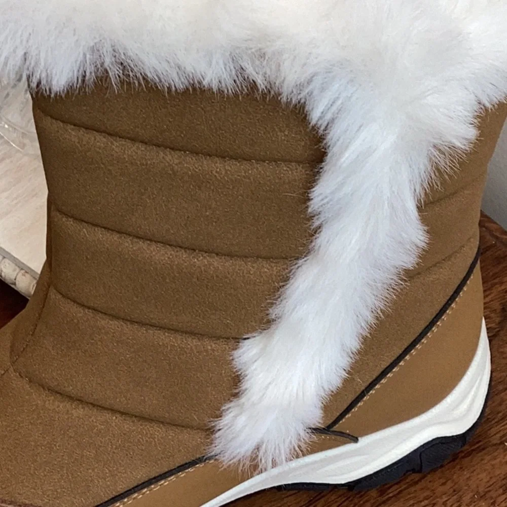 Lands End Expedition faux fur lined puffer snow boots. Women’s size 8.5